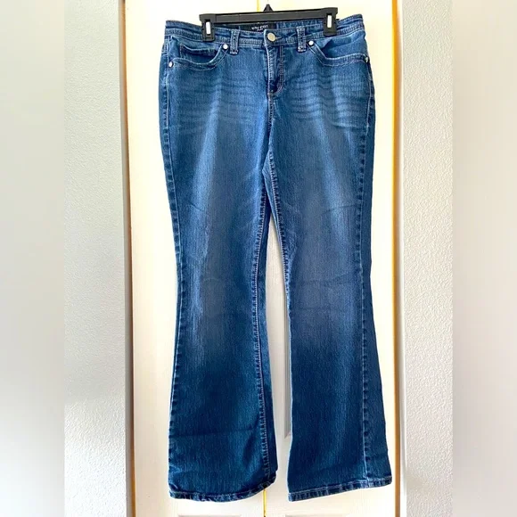 Nine West ladies jeans size 12 / 31 rhinestone pockets - Picture 3 of 8